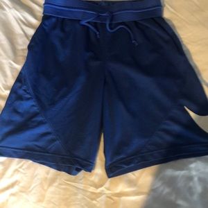 Boys Medium Nike Basketball Shorts